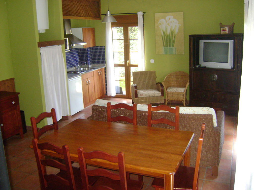 Apartamentos Dos Robles Somo Habitación foto